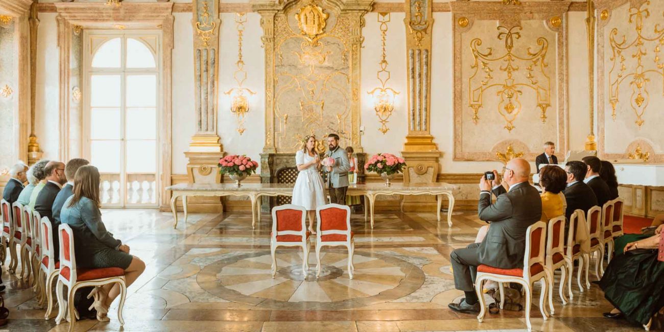 Hochzeit von Sarah und Simon im Schloss Mirabell in Salzburg