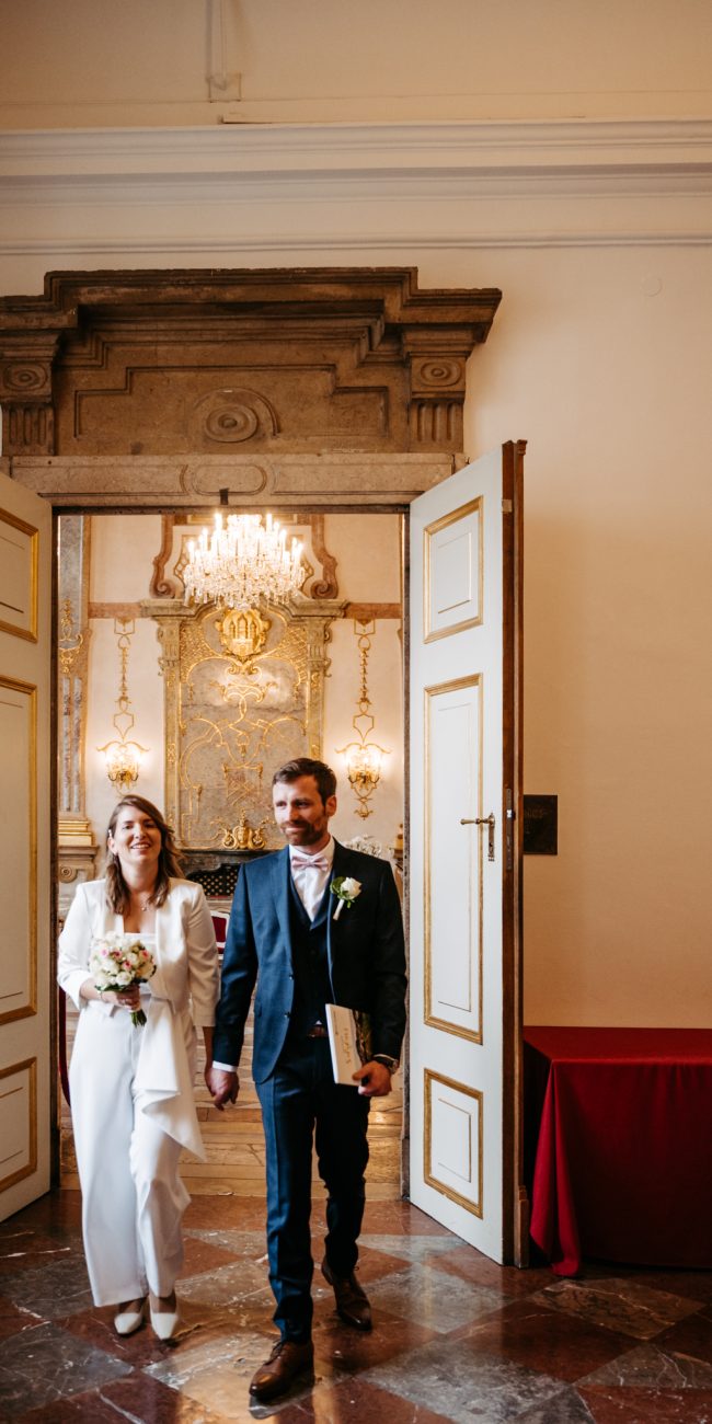 Hochzeit von Charles und Jana im Marmorsaal vom Schloss Mirabell in Salzburg