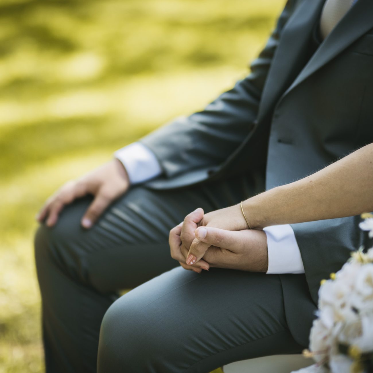 Silvia und Tom feiern ihre freie Trauung am Wolfgangsee in St. Gilgen. Der Tag endet mit einem Sprung ins Wasser im Brautkleid – unvergesslich und voller Freude.