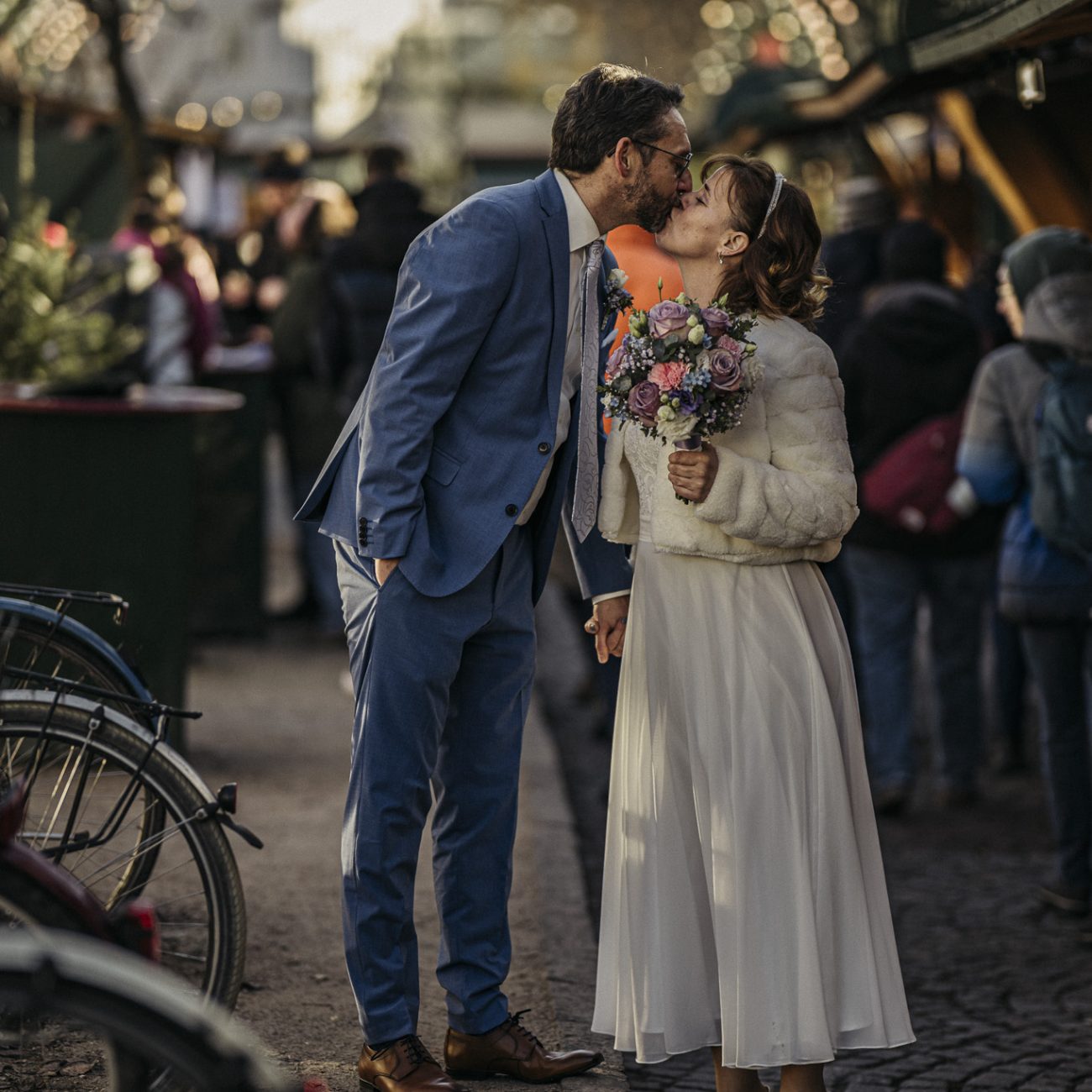 Marian und Tanja bei ihrer Winterhochzeit im Schloss Mirabell Salzburg, emotionale Trauung im Marmorsaal und romantische Momente im verschneiten Mirabellgarten.
