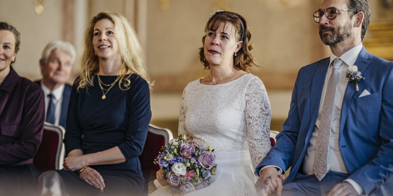 Marian und Tanja bei ihrer Winterhochzeit im Schloss Mirabell Salzburg, emotionale Trauung im Marmorsaal und romantische Momente im verschneiten Mirabellgarten.