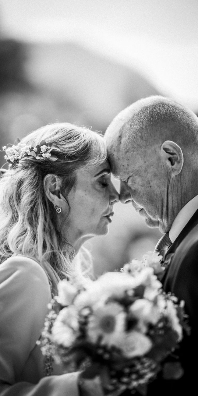 Schwarzweiß-Portrait des Brautpaares