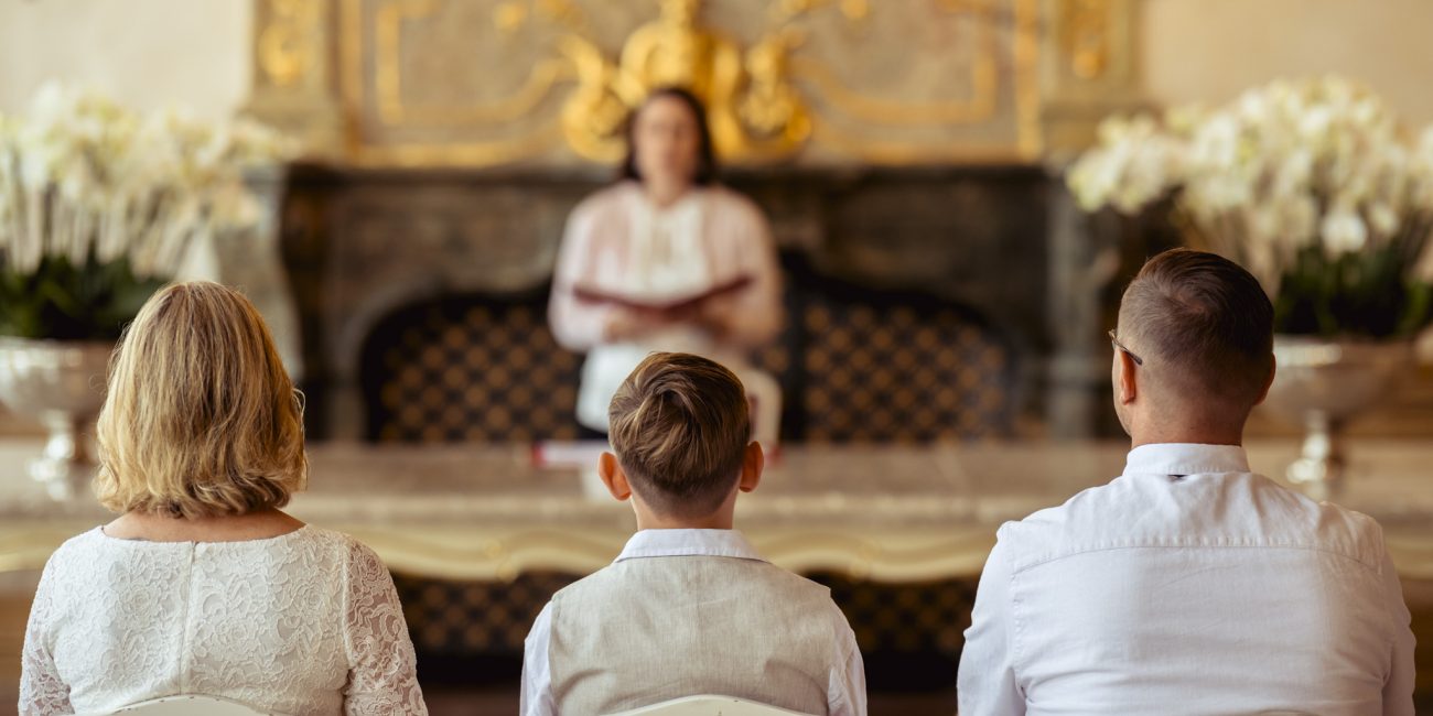 Braut Christine im Marmorsaal von Schloss Mirabell in Salzburg