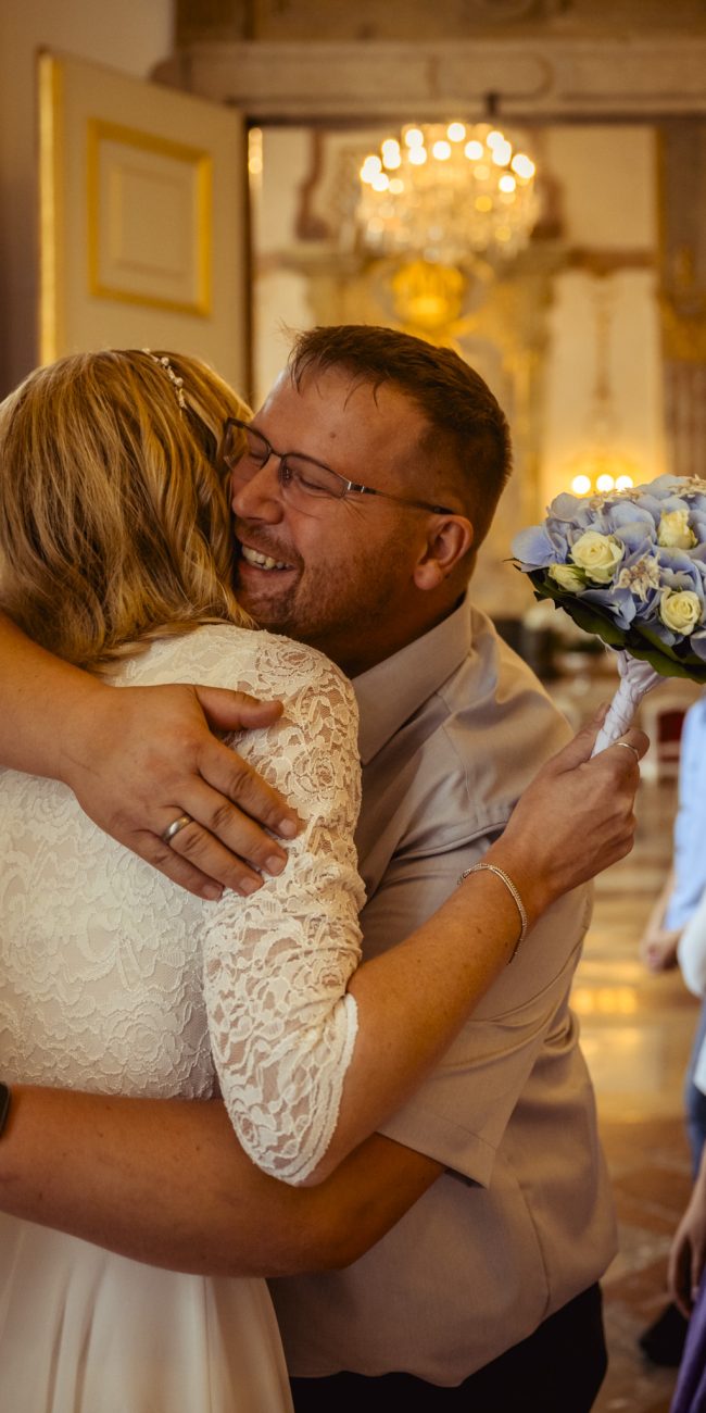 Braut Christine im Marmorsaal von Schloss Mirabell in Salzburg