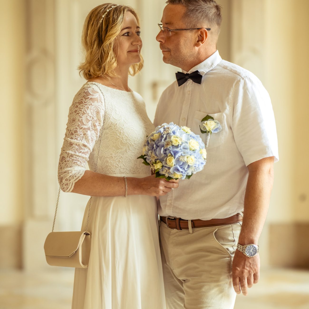 Braut Christine im Marmorsaal von Schloss Mirabell in Salzburg